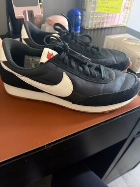 Nike women Black and White Retro Runner Sneakers